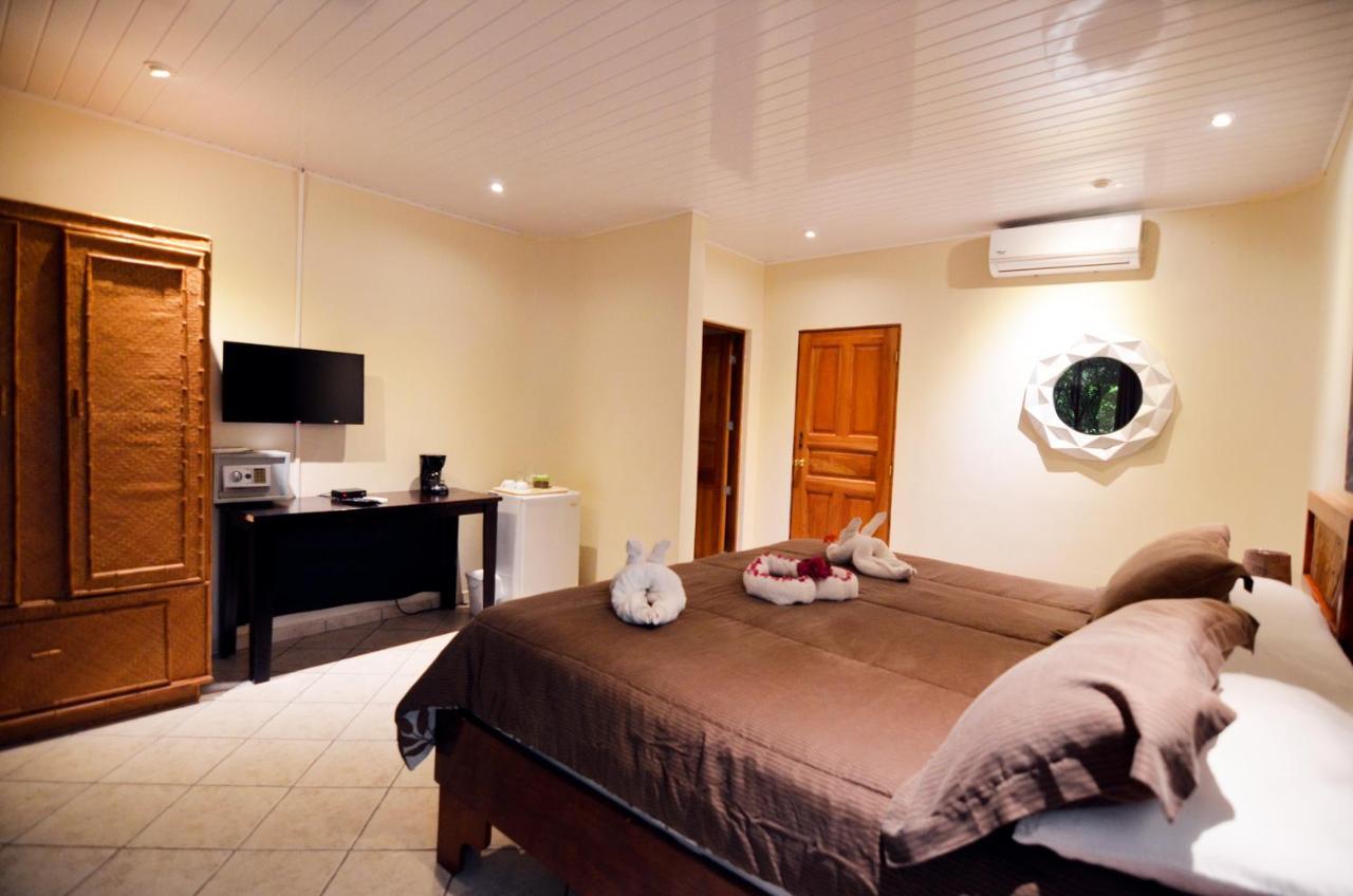 Cocomar Beachfront Hotel Parrita Exterior photo
