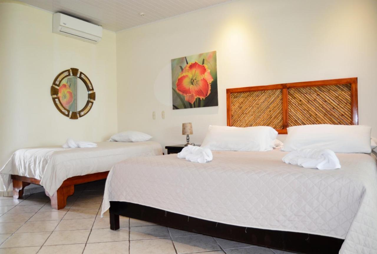 Cocomar Beachfront Hotel Parrita Exterior photo